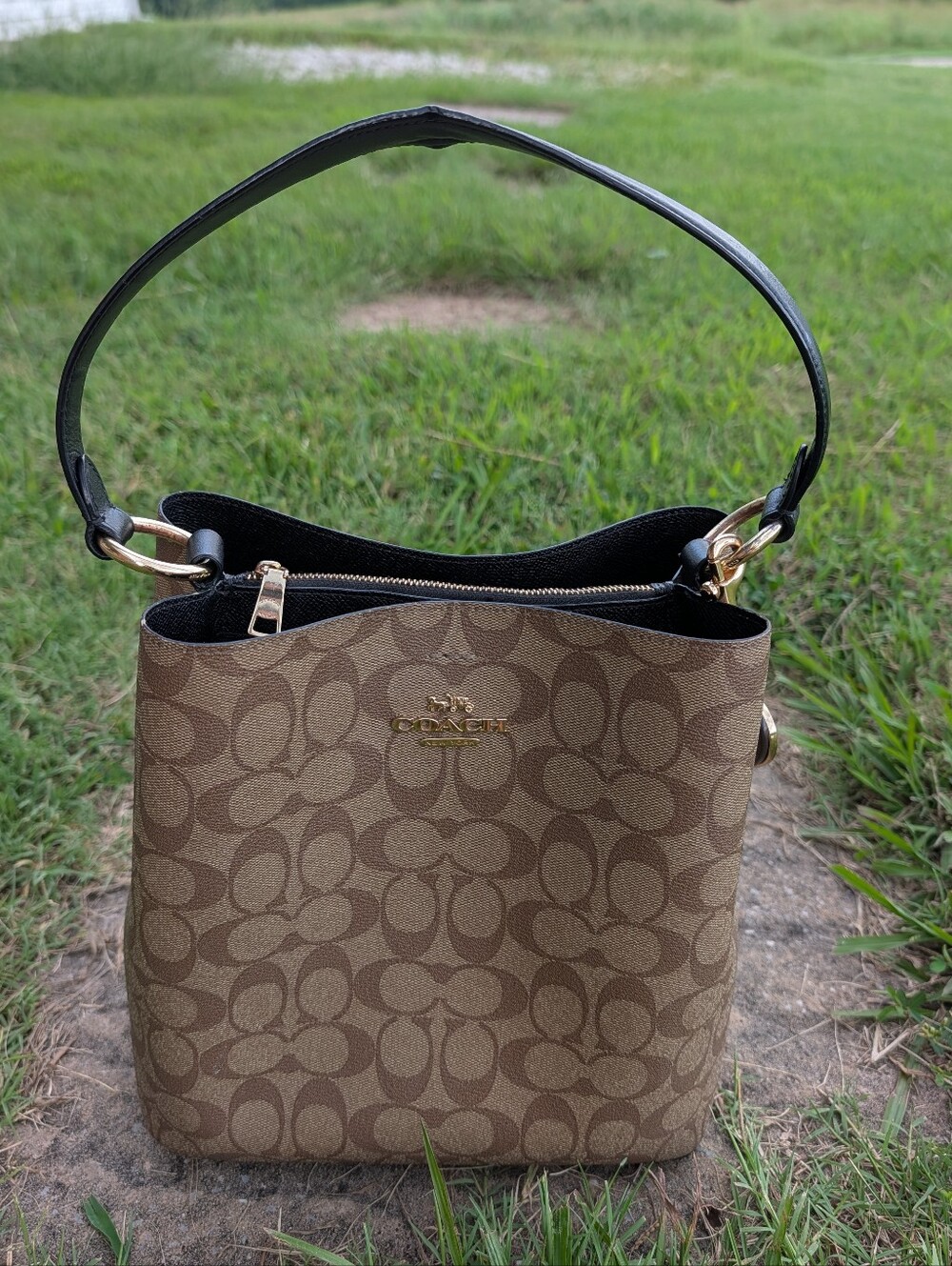 🤎GUC Coach Molly 22 CA582 Signature Monogram Logo Shoulder Bucket Bag, Medium